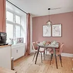 Walk To Tivoli - Vaernedamsvej Cafes - Hidden Gem * Copenhagen