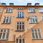 Walk To Tivoli - Vaernedamsvej Cafes - Hidden Gem *