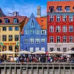 Walk To Tivoli - Vaernedamsvej Cafes - Hidden Gem *