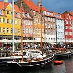 Walk To Tivoli - Vaernedamsvej Cafes - Hidden Gem Apartment