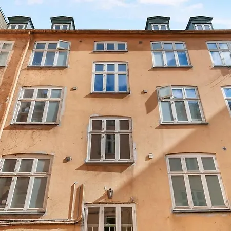 Walk To Tivoli - Vaernedamsvej Cafes - Hidden Gem *