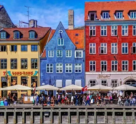 Walk To Tivoli - Vaernedamsvej Cafes - Hidden Gem *