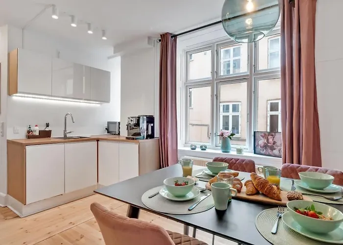 Walk To Tivoli - Vaernedamsvej Cafes - Hidden Gem