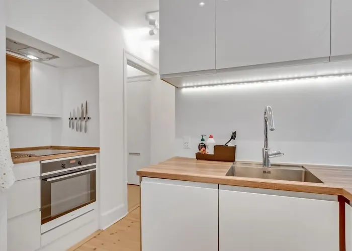 Walk To Tivoli - Vaernedamsvej Cafes - Hidden Gem *