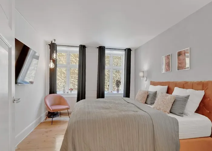 Walk To Tivoli - Vaernedamsvej Cafes - Hidden Gem