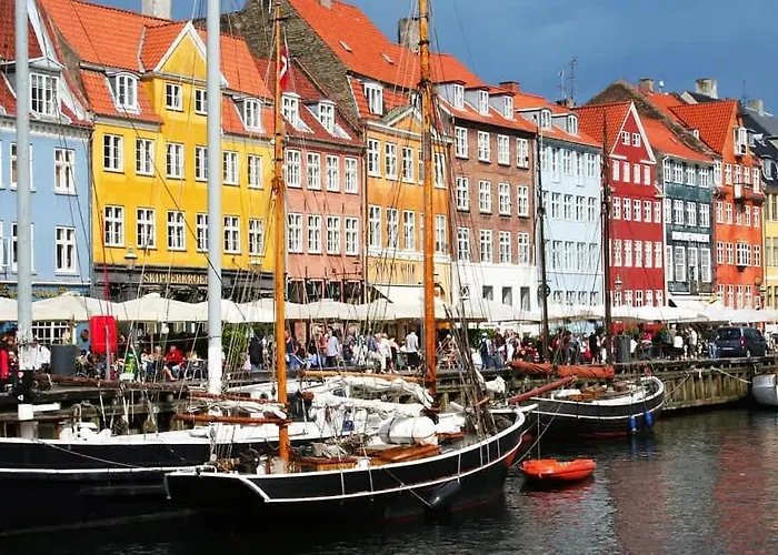 Walk To Tivoli - Vaernedamsvej Cafes - Hidden Gem Apartment