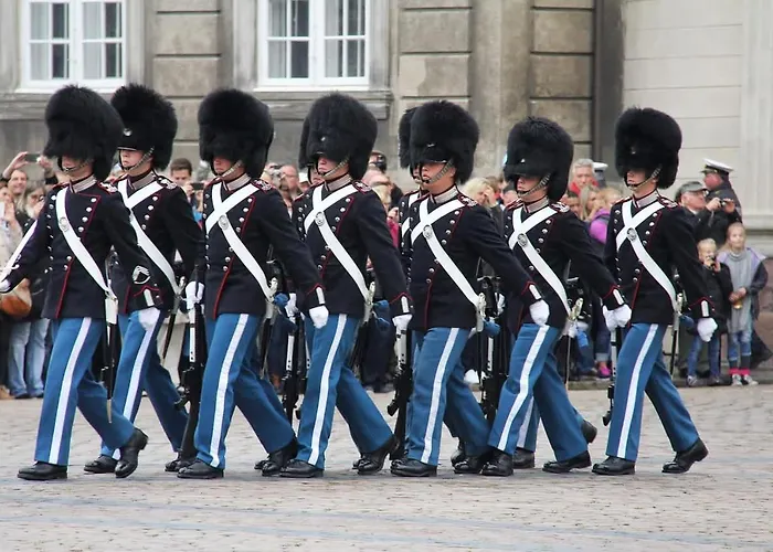 Walk To Tivoli - Vaernedamsvej Cafes - Hidden Gem * Copenhagen