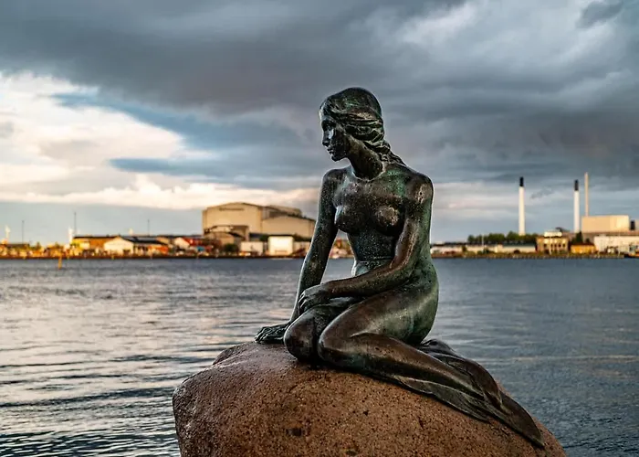 Walk To Tivoli - Vaernedamsvej Cafes - Hidden Gem Apartment